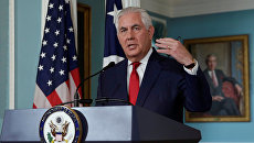 Государственный секретарь США Рекс Тиллерсон делает заявление в СМИ в Государственном департаменте в Вашингтоне, США. 4 октября 2017 Государственный секретарь США Рекс Тиллерсон делает заявление в СМИ в Государственном департаменте в Вашингтоне, США. 4 октября 2017
