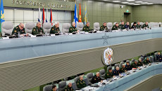 Министр обороны РФ Сергей Шойгу во время очередного селекторного совещания с руководящим составом Вооруженных Сил в Национальном центре управления обороной страны. 6 октября 2017 Министр обороны РФ Сергей Шойгу во время очередного селекторного совещания с руководящим составом Вооруженных Сил в Национальном центре управления обороной страны. 6 октября 2017