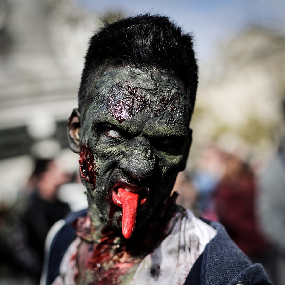 Участник Зомби-моба в Париже