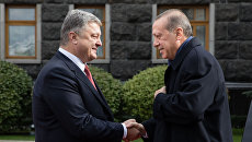 Президент Турции Реджеп Тайип Эрдоган и Петр Порошенко во время церемонии официальной встречи в Киеве. 9 октября 2017 Президент Турции Реджеп Тайип Эрдоган и Петр Порошенко во время церемонии официальной встречи в Киеве. 9 октября 2017
