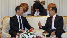 Председатель правительства РФ Дмитрий Медведев и премьер-министр Марокко Саад ад-Дин аль-Османи во время встречи в аэропорту Рабата. 10 октября 2017 Председатель правительства РФ Дмитрий Медведев и премьер-министр Марокко Саад ад-Дин аль-Османи во время встречи в аэропорту Рабата. 10 октября 2017