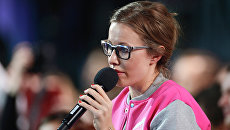 Ксения Собчак задает вопрос на десятой большой ежегодной пресс-конференции президента России Владимира Путина Ксения Собчак задает вопрос на десятой большой ежегодной пресс-конференции президента России Владимира Путина