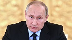 Президент РФ Владимир Путин на заседании Совета по развитию гражданского общества и правам человека. 30 октября 2017 Президент РФ Владимир Путин на заседании Совета по развитию гражданского общества и правам человека. 30 октября 2017