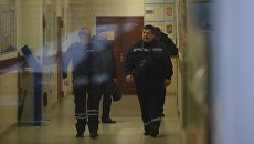Криминалисты в здании политехнического колледжа №42 на Гвардейской улице в Москве. 1 ноября 2017 Криминалисты в здании политехнического колледжа №42 на Гвардейской улице в Москве. 1 ноября 2017