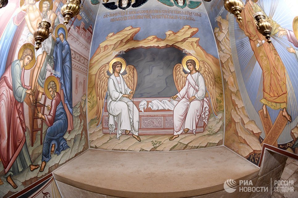 Погребенное ложе Христа Спасителя в кувуквии Воскресенского храма на территории Ново-Иерусалимского мужского монастыря Погребенное ложе Христа Спасителя в кувуквии Воскресенского храма на территории Ново-Иерусалимского мужского монастыря