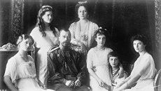 Великая Княгиня Ольга, Великая Княгиня Мария, Николай II, Александра, Великая Княгиня Анастасия, Царевич Алексей, Великая Княгиня Татьяна. Архивное фото Великая Княгиня Ольга, Великая Княгиня Мария, Николай II, Александра, Великая Княгиня Анастасия, Царевич Алексей, Великая Княгиня Татьяна. Архивное фото