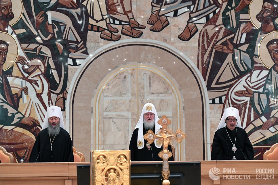 Митрополит Киевский и всея Украины Онуфрий, патриарх Московский и всея Руси Кирилл и митрополит Токийский и всея Японии Даниил на открытии Архиерейского собора Русской православной церкви в Москве. 29 ноября 2017 Митрополит Киевский и всея Украины Онуфрий, патриарх Московский и всея Руси Кирилл и митрополит Токийский и всея Японии Даниил на открытии Архиерейского собора Русской православной церкви в Москве. 29 ноября 2017