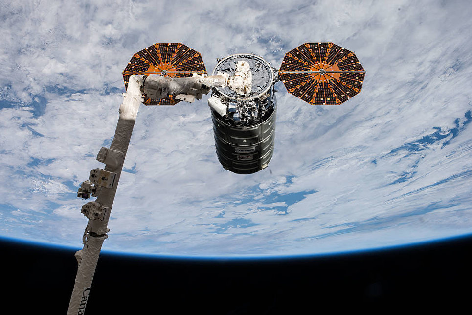 Американский космический грузовик Cygnus пристыковался к МКС. 14 ноября 2017 Американский космический грузовик Cygnus пристыковался к МКС. 14 ноября 2017