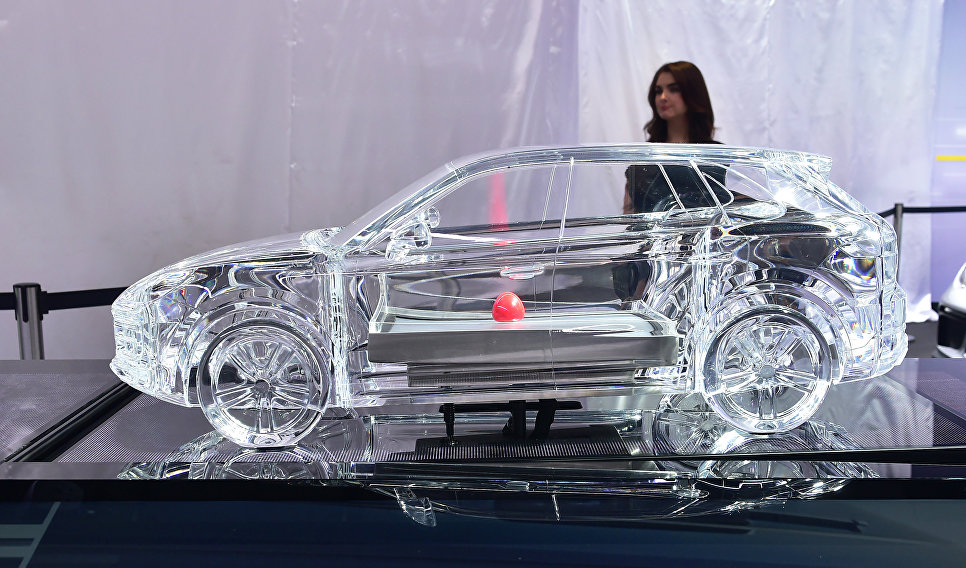 Миниатюрная версия модели Porsche Cayenne на автосалоне в Лос-Анджелесе Миниатюрная версия модели Porsche Cayenne на автосалоне в Лос-Анджелесе