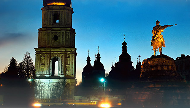 Софийский собор и памятник Богдану Хмельницкому в Киеве. Архивное фото