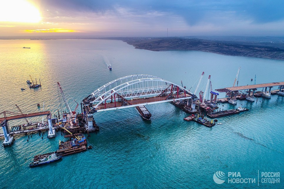 Конструкция крымского моста через керченский пролив. Крымский мост стройка. Стройка керченского моста. Опоры крымского моста. Фарватер крымского моста.