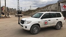 Автомобиль Красного креста в Алеппо после вывода боевиков и членов их семей из города Автомобиль Красного креста в Алеппо после вывода боевиков и членов их семей из города