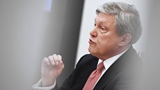 Председатель Федерального политического комитета партии Яблоко Григорий Явлинский на пресс-конференции в Москве. 5 декабря 2017 Председатель Федерального политического комитета партии Яблоко Григорий Явлинский на пресс-конференции в Москве. 5 декабря 2017