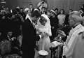 Джонни Халлидей и Сильви Вартан на свадебной церемонии. 12 апреля 1965 Джонни Халлидей и Сильви Вартан на свадебной церемонии. 12 апреля 1965