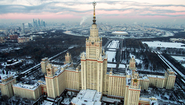 Главное здание МГУ. Архивное фото