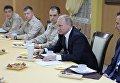 Президент РФ Владимир Путин и президент Сирийской Арабской Республики Башар Асад (справа) во время общения с военнослужащими авиабазы Хмеймим в Сирии Президент РФ Владимир Путин и президент Сирийской Арабской Республики Башар Асад (справа) во время общения с военнослужащими авиабазы Хмеймим в Сирии