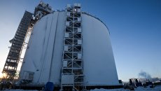 Резервуар на строящемся заводе по производству сжиженного газа. Архивное фото Резервуар на строящемся заводе по производству сжиженного газа. Архивное фото