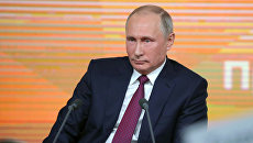 Президент РФ Владимир Путин во время большой ежегодной пресс-конференции. Архивное фото Президент РФ Владимир Путин во время большой ежегодной пресс-конференции. Архивное фото