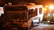 Эвакуация автобуса, въехавшего в подземный переход у станции метро Славянский бульвар в Москве. 25 декабря 2017 Эвакуация автобуса, въехавшего в подземный переход у станции метро Славянский бульвар в Москве. 25 декабря 2017