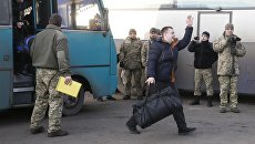 Военнопленный из Украины во время обмена пленными в Донецкой области. 27 декабря 2017 Военнопленный из Украины во время обмена пленными в Донецкой области. 27 декабря 2017