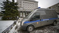 Автомобиль ФСБ РФ у магазина Перекресток в Санкт-Петербурге Автомобиль ФСБ РФ у магазина Перекресток в Санкт-Петербурге