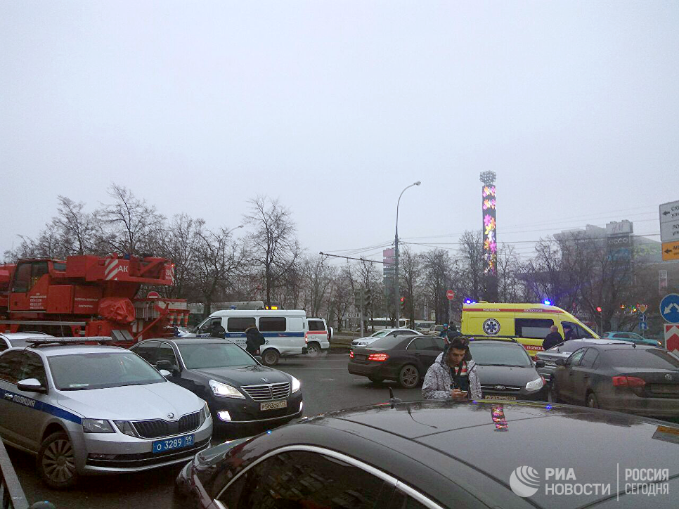 На месте ДТП возле метро Сходненская в Москве. 29 декабря 2017