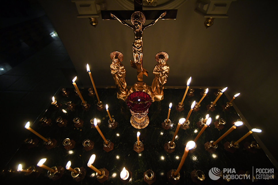 Свечи в храме Сошествия Святого Духа в Казани Свечи в храме Сошествия Святого Духа в Казани