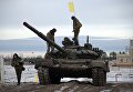 Военнослужащие загружают боеприпасы для стрельбы во время отборочного этапа конкурса Танковый биатлон-2018 среди танковых экипажей соединений Центрального и Западного военных округов на полигоне Погоново в Воронежской области Военнослужащие загружают боеприпасы для стрельбы во время отборочного этапа конкурса Танковый биатлон-2018 среди танковых экипажей соединений Центрального и Западного военных округов на полигоне Погоново в Воронежской области