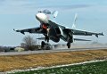 Тяжелый истребитель Су-30М2 во время посадки на автотрассу в Ростовской области в ходе летно-тактических учений 4-й армии ВВС и ПВО Южного военного округа Тяжелый истребитель Су-30М2 во время посадки на автотрассу в Ростовской области в ходе летно-тактических учений 4-й армии ВВС и ПВО Южного военного округа