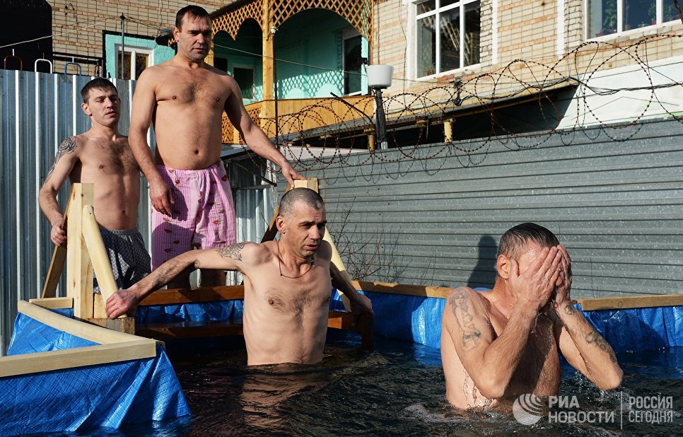 Крещенские купания в исправительной колонии №41 в Уссурийске Приморского края