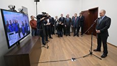 Владимир Путин во время видеоконференции по случаю запуска четвертого энергоблока Ростовской АЭС. 1 февраля 2018 Владимир Путин во время видеоконференции по случаю запуска четвертого энергоблока Ростовской АЭС. 1 февраля 2018