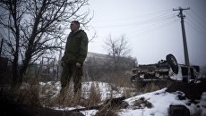 Военнослужащий ДНР в поселке Ясное Донецкой области. Архивное фото Военнослужащий ДНР в поселке Ясное Донецкой области. Архивное фото