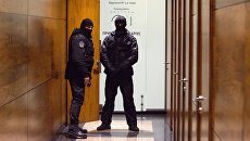Сотрудники правоохранительных органов в здании редакции газеты Вести в Киеве Сотрудники правоохранительных органов в здании редакции газеты Вести в Киеве