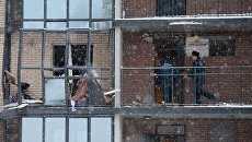 Сотрудники МЧС РФ ликвидируют последствия взрыва газового баллона в жилом многоэтажном доме на улице Репищева, дом 10 в Санкт-Петербурге. 9 февраля 2018 Сотрудники МЧС РФ ликвидируют последствия взрыва газового баллона в жилом многоэтажном доме на улице Репищева, дом 10 в Санкт-Петербурге. 9 февраля 2018