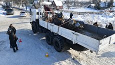 Автомашины МЧС России вывозят фрагменты самолета Ан-148 с места крушения в Раменском районе. 13 февраля 2018 Автомашины МЧС России вывозят фрагменты самолета Ан-148 с места крушения в Раменском районе. 13 февраля 2018