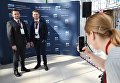 Участники Российского инвестиционного форума в Сочи фотографируются у баннера перед открытием Участники Российского инвестиционного форума в Сочи фотографируются у баннера перед открытием