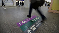 Новая напольная навигация в Московском метрополитене. Архивное фото Новая напольная навигация в Московском метрополитене. Архивное фото