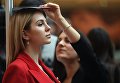 Измерение роста участницы открытого кастинга национального конкурса Мисс Россия в торговом центре Афимолл Сити в Москве Измерение роста участницы открытого кастинга национального конкурса Мисс Россия в торговом центре Афимолл Сити в Москве