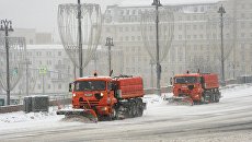 Снегоуборочная техника коммунальных служб Москвы. Архивное фото Снегоуборочная техника коммунальных служб Москвы. Архивное фото