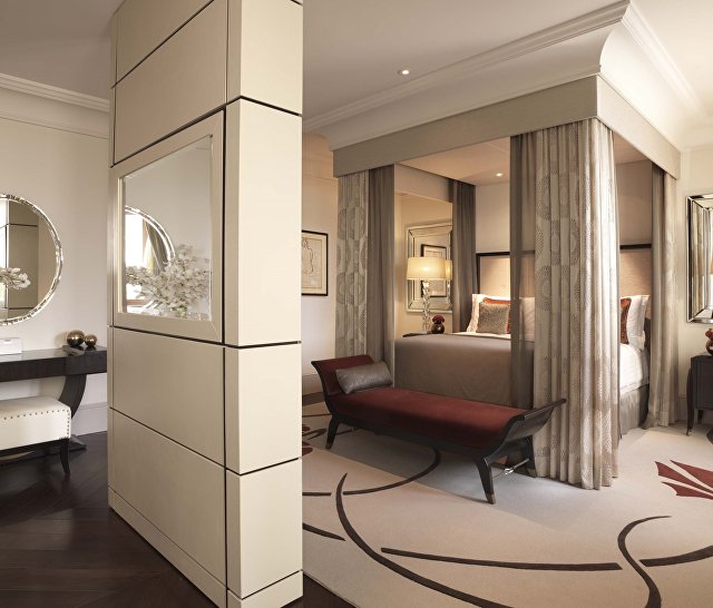 Королевский люкс «Пожарский» в отеле Four seasons Королевский люкс «Пожарский» в отеле Four seasons