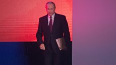 Президент РФ Владимир Путин перед началом выступления с ежегодным посланием Федеральному Собранию в ЦВЗ Манеж. 1 марта 2018 Президент РФ Владимир Путин перед началом выступления с ежегодным посланием Федеральному Собранию в ЦВЗ Манеж. 1 марта 2018