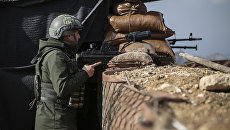 Военнослужащий турецкой армии на боевой позиции в Африне, Сирия. Архивное фото Военнослужащий турецкой армии на боевой позиции в Африне, Сирия. Архивное фото