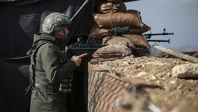 Военнослужащий турецкой армии на боевой позиции в Африне, Сирия. 3 марта 2018