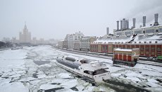 Теплоход Рэдиссон на Москве-реке. Архив Теплоход Рэдиссон на Москве-реке. Архив