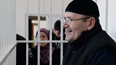 Глава чеченского отделения правозащитного центра Мемориал Оюб Титиев на заседании Старопромысловского районного суда Грозного. 6 марта 2018 Глава чеченского отделения правозащитного центра Мемориал Оюб Титиев на заседании Старопромысловского районного суда Грозного. 6 марта 2018