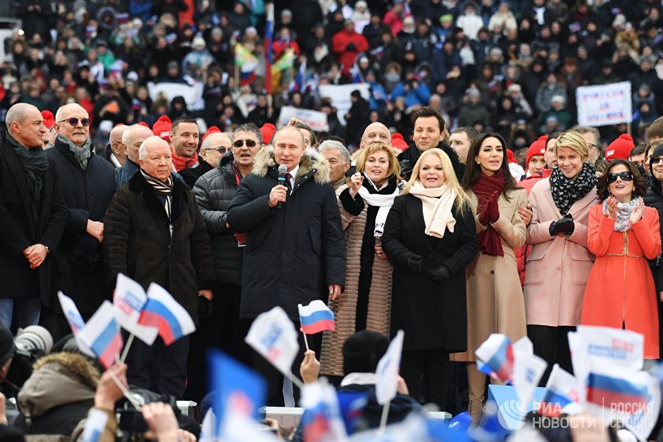 Кандидат в президенты РФ Владимир Путин на митинге За сильную Россию! на стадионе Лужники Кандидат в президенты РФ Владимир Путин на митинге За сильную Россию! на стадионе Лужники