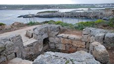 Сохранившееся основание памятника русским морякам на Менорке Сохранившееся основание памятника русским морякам на Менорке