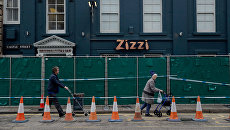 Ограждение у ресторана Zizzi в Солсбери, который был закрыт после госпитализации бывшего полковника ГРУ Сергея Скрипаля Ограждение у ресторана Zizzi в Солсбери, который был закрыт после госпитализации бывшего полковника ГРУ Сергея Скрипаля