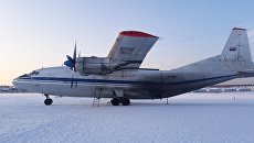 Самолет Ан-12, у которого при взлёте в аэропорту «Якутск» отвалилась створка грузового люка. 15 марта 2018 Самолет Ан-12, у которого при взлёте в аэропорту «Якутск» отвалилась створка грузового люка. 15 марта 2018