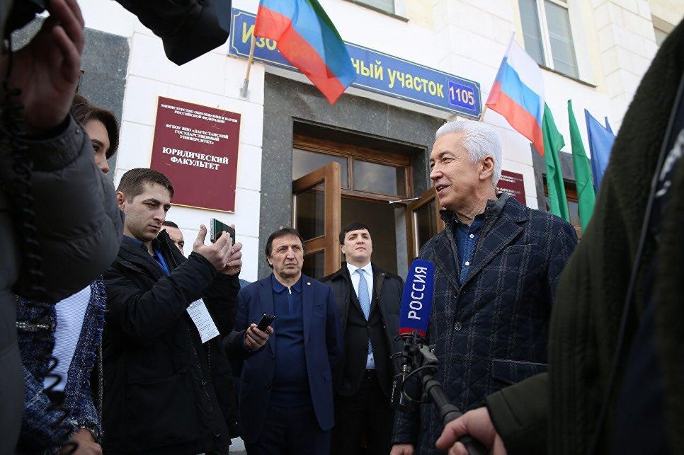 Врио главы Дагестана Владимир Васильев проголосовал на избирательном участке в Дагестанском государственном университет. 18 марта 2018 Врио главы Дагестана Владимир Васильев проголосовал на избирательном участке в Дагестанском государственном университет. 18 марта 2018